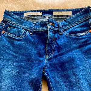Pilcro slim boyfriend jeans ( fits like a 26)